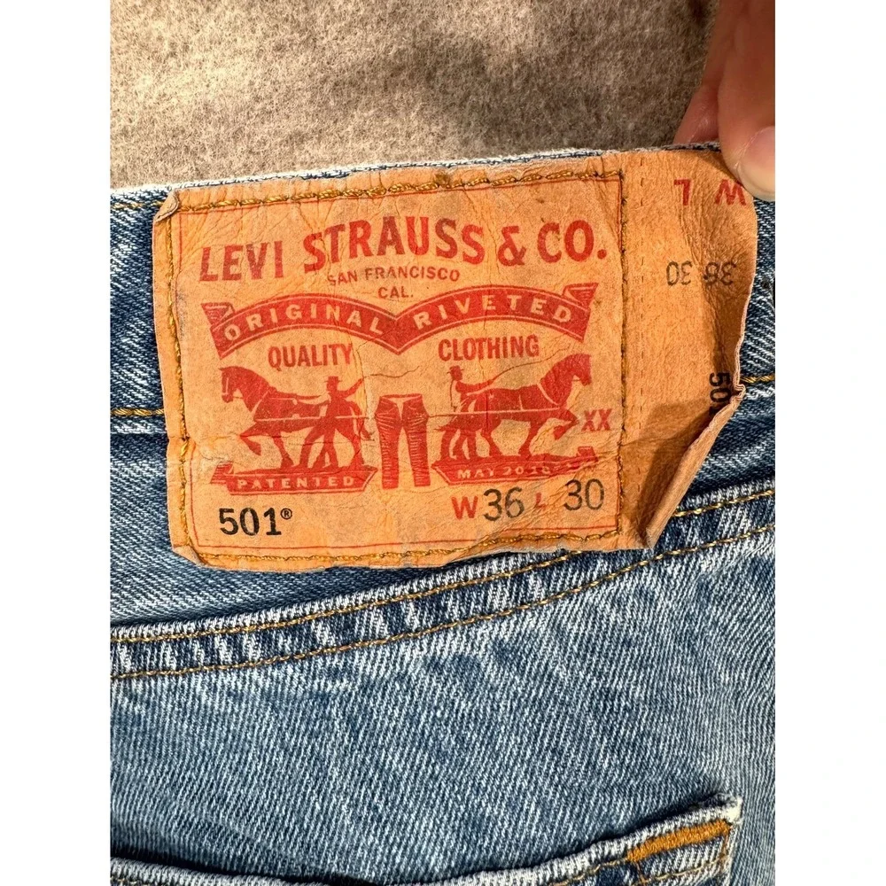 Vintage Levi's 501 Straight Jeans Mens 36x30 Blue Denim Medium Wash Button Fly